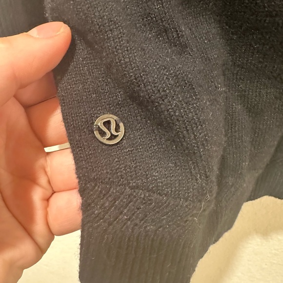 LULULEMON SWEATER - Picture 3 of 3